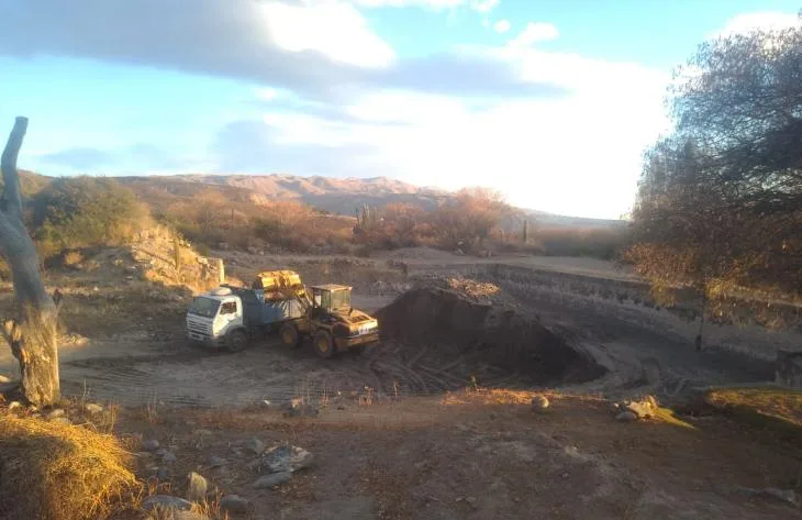 Mantenimiento de represa en Ampimpa: limpieza mejora riego para 99 productores