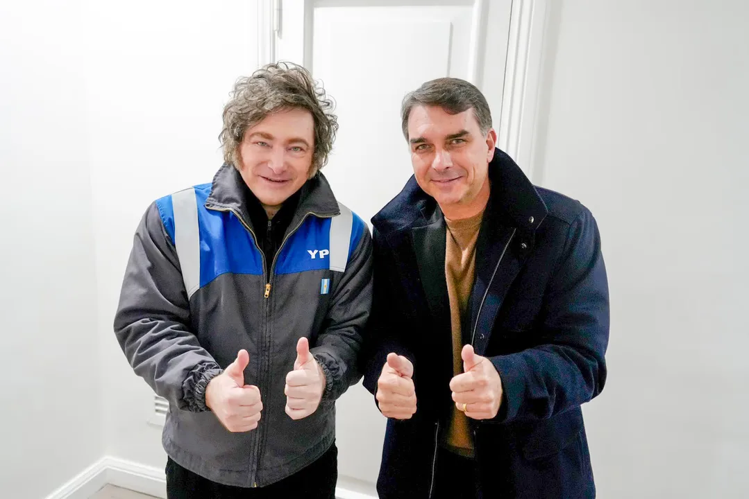 Flávio Bolsonaro responsabilizó a Lula por la crisis con Argentina y apoyó a Milei