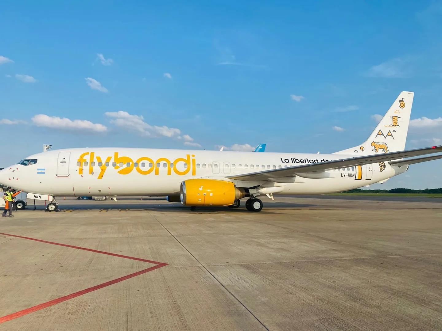 Embargo millonario a Flybondi ordenó la Justicia por deudas fiscales