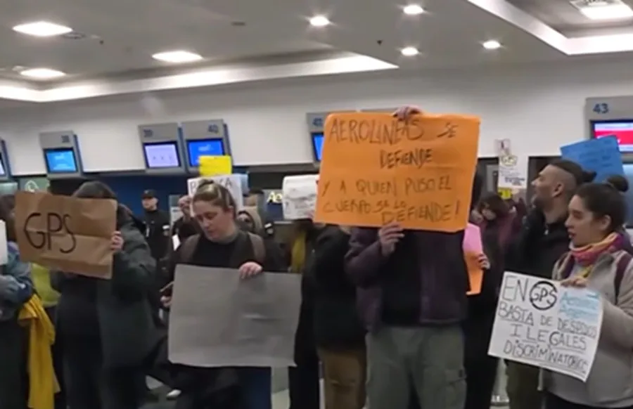 Trabajadores tercerizados reclaman en Aeroparque por un delegado despedido