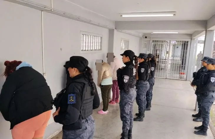 Trasladan a cuatro mujeres de la Brigada Femenina al Complejo Delfín Gallo