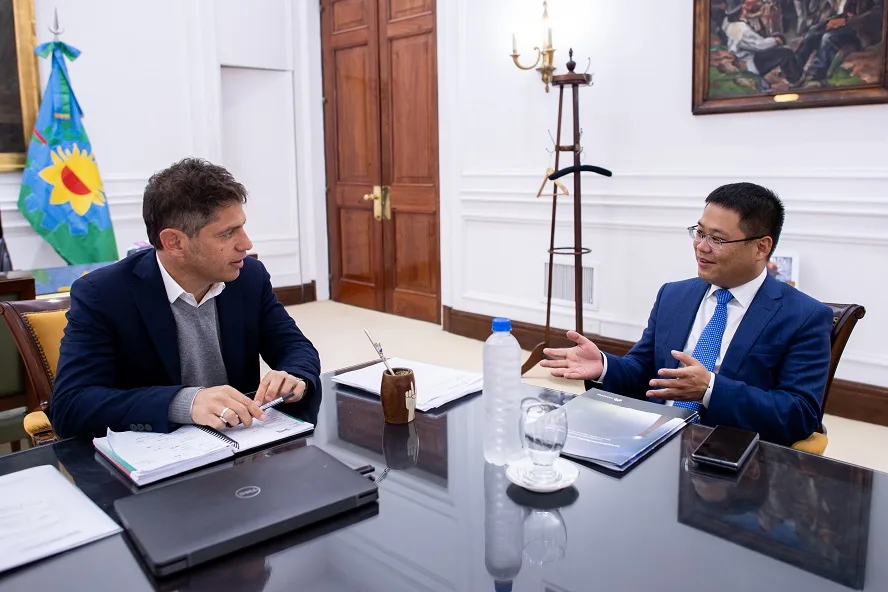 Kicillof adjudicó a Huawei baterías para almacenar energía antes del veto de Lamelas