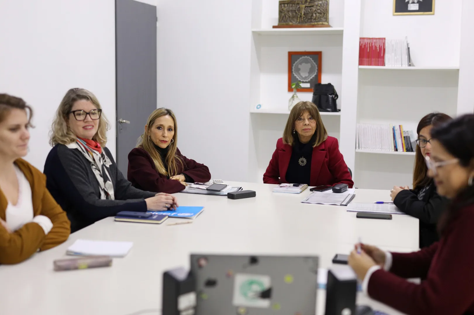 Tucumán y UNICEF acuerdan reformar la escuela secundaria con foco en tecnología