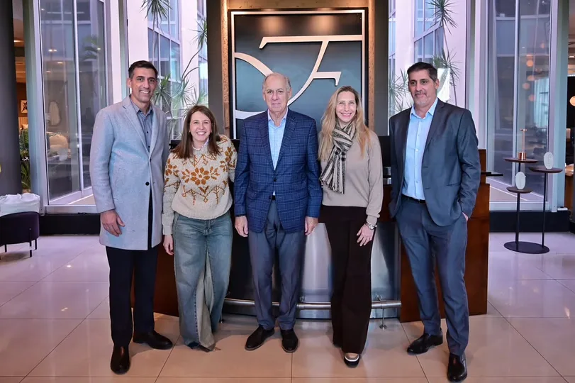 Karina Milei visita fábrica Fontenla y respalda Ley de Libertad Comercial