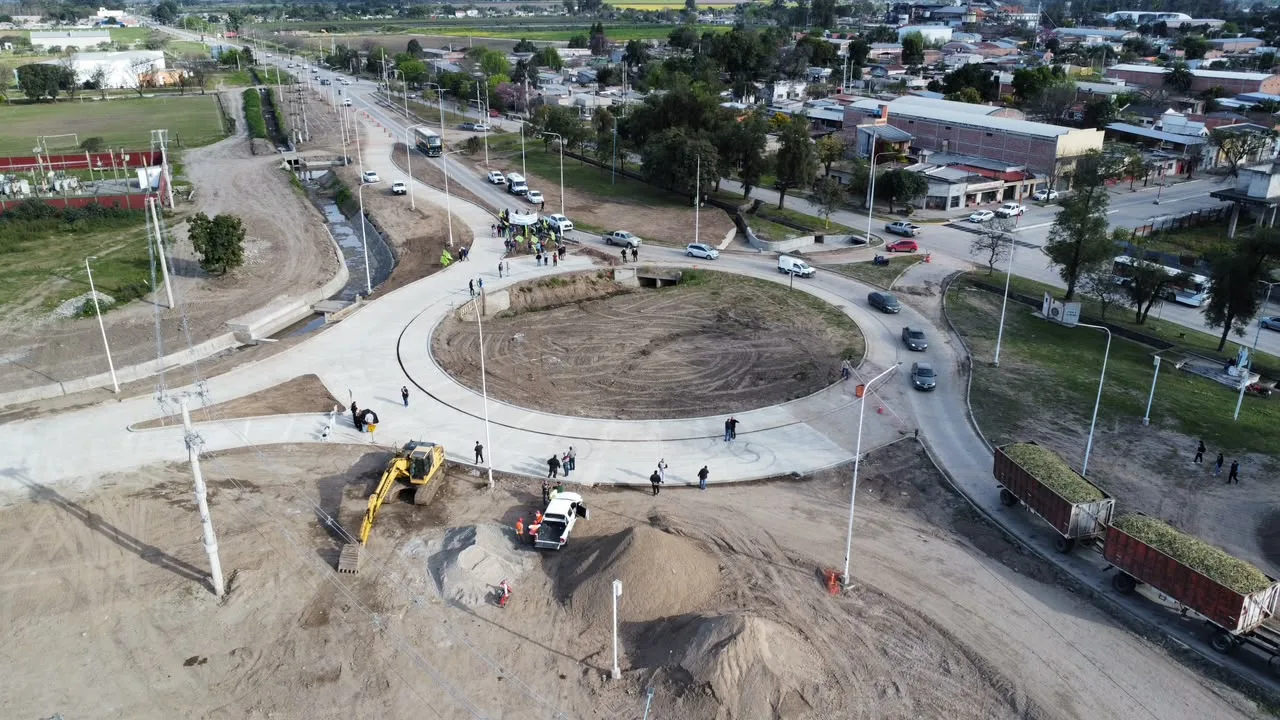 Nuevas luminarias en ex Ruta 38 y obras viales en Sortheix en Alberdi