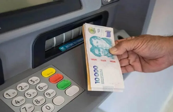 Tucumán: este jueves inicia el pagos del sueldo de agosto para empleados estatales