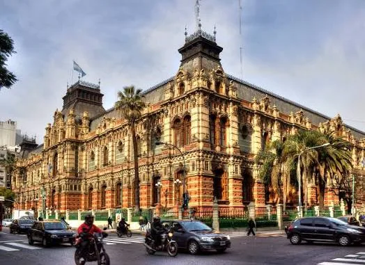 Economía modificó los plazos de la licitación para privatizar AySA