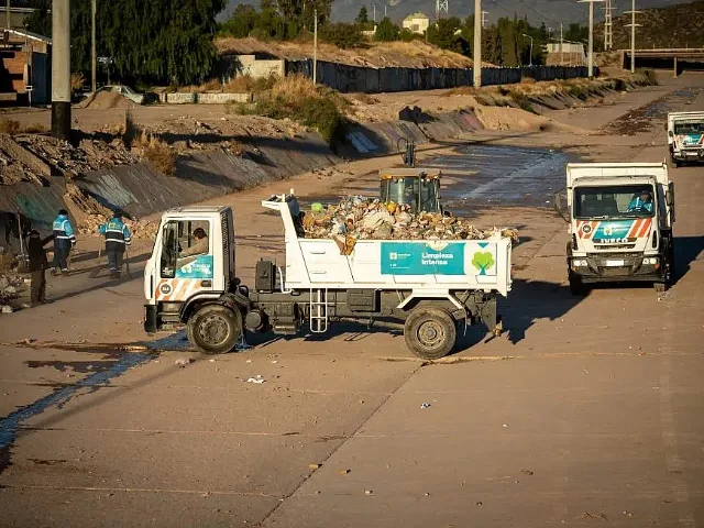 Retiraron más de 150 toneladas de residuos del colector Papagayos en Mendoza