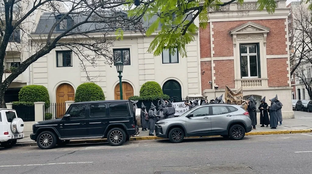 Nueva protesta en Barrio Parque contra Peter Thiel y el Súper RIGI