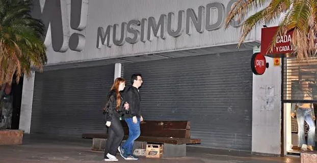 Cerró Musimundo en Corrientes y hubo cesantías en peajes