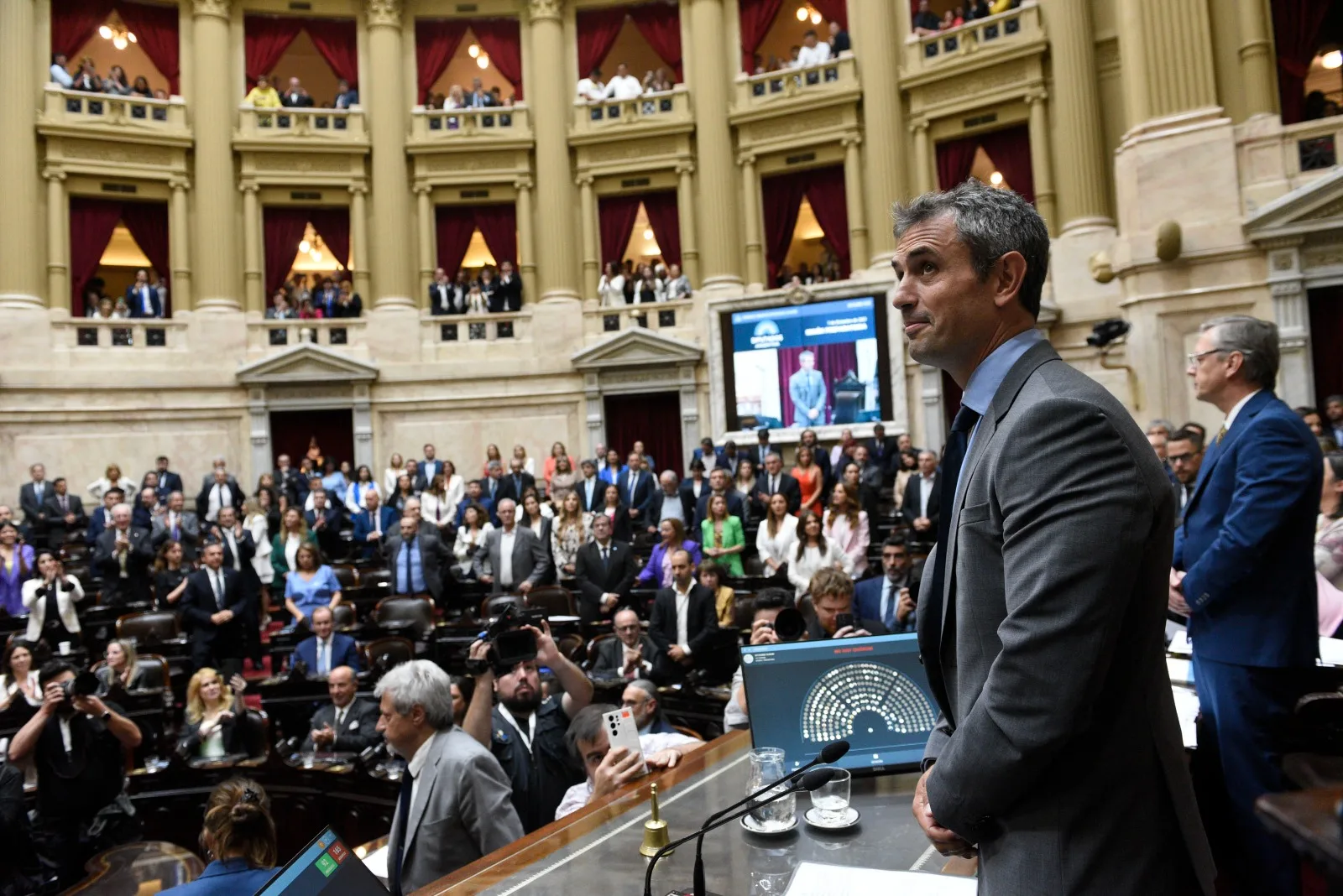 Guerra de dietas: los senadores cobran el doble que los diputados y Martín Menem culpa a Victoria Villarruel
