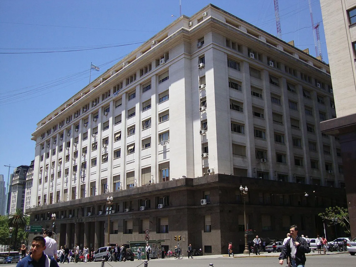 El gasto público cayó 10% en agosto por la caída de la recaudación