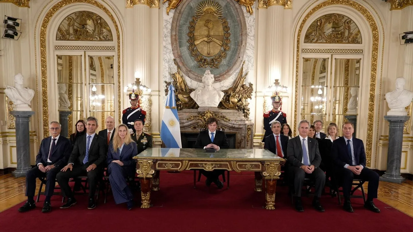Milei anunció en cadena nacional un DNU para la Base Naval y advirtió por el petróleo en Malvinas