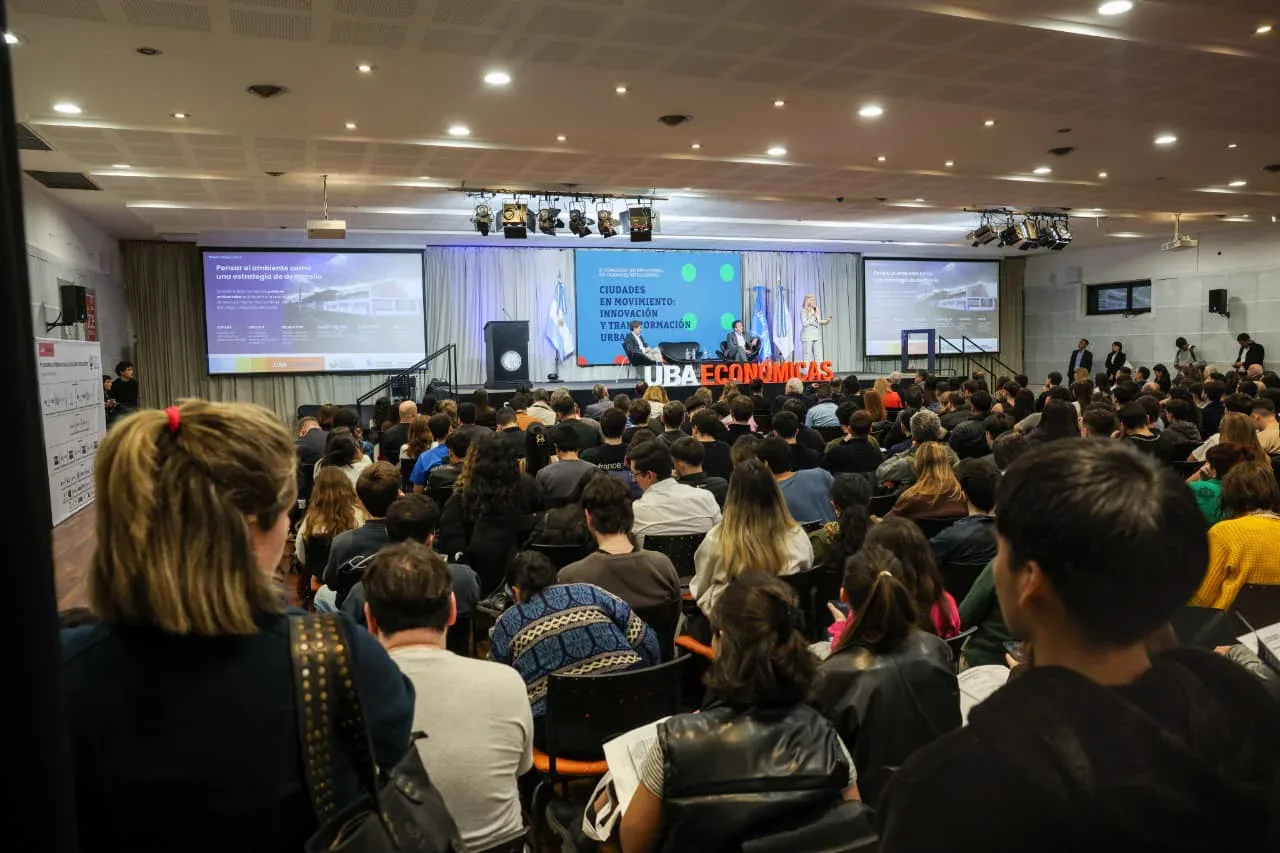 Chahla expuso en la UBA el modelo de ciudad inteligente de San Miguel de Tucumán
