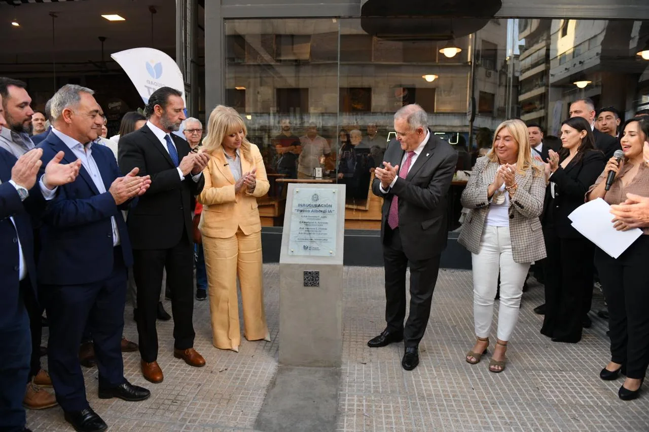 Jaldo y Chahla inauguraron el Paseo Alberdi IA en el centro de Tucumán