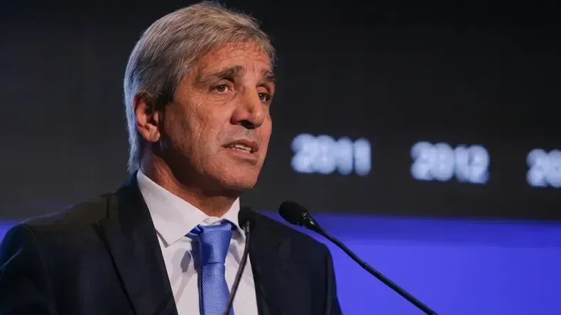Caputo defendió el superávit fiscal y pidió no dejarse llevar por las ansiedades