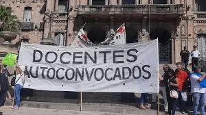 La UNT marchó a plaza Independencia por la Ley de Financiamiento Universitario y advirtió un déficit de $1.200 millones